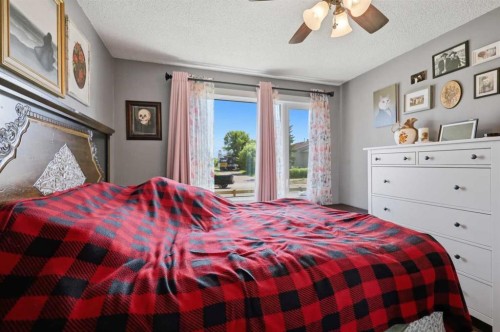 5928 51 Avenue, Red Deer, AB - Indoor Photo Showing Bedroom