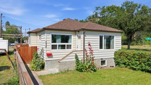 5928 51 Avenue, Red Deer, AB - Outdoor