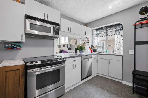 5928 51 Avenue, Red Deer, AB - Indoor Photo Showing Kitchen