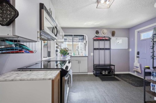 5928 51 Avenue, Red Deer, AB - Indoor