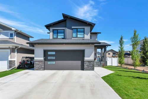 132 Hollman Close EAST Penhold, AB T0M 1R0