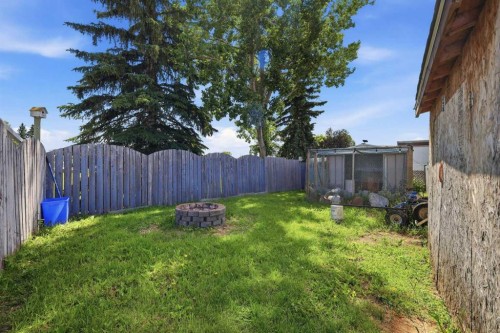 27 Hearthstone Drive, Lacombe, AB 
