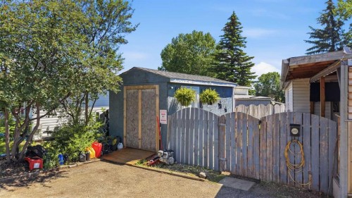 27 Hearthstone Drive, Lacombe, AB 