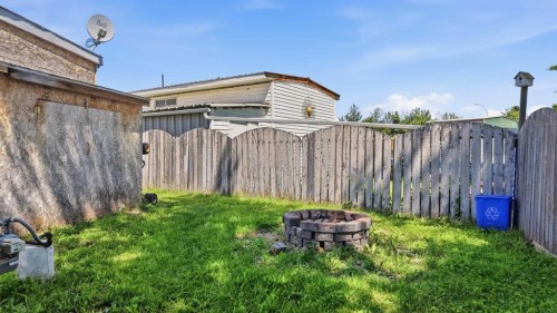 27 Hearthstone Drive, Lacombe, AB 