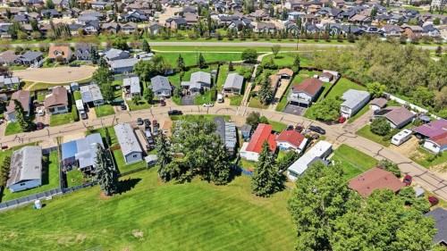 27 Hearthstone Drive, Lacombe, AB 