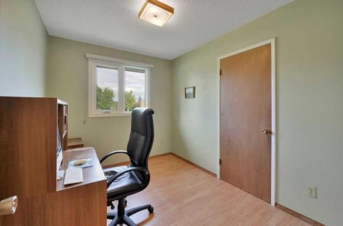 2 Mitchell Avenue, Red Deer, AB 