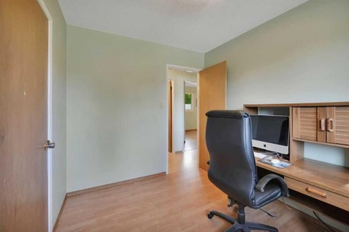 2 Mitchell Avenue, Red Deer, AB 