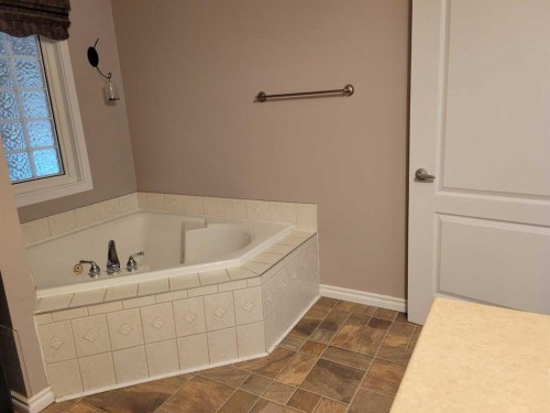 108 2 Avenue West, Alliance, AB 
