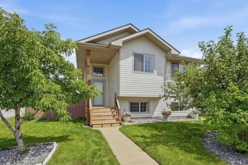27 Hallgren Drive  Sylvan Lake, AB T4S 1W6