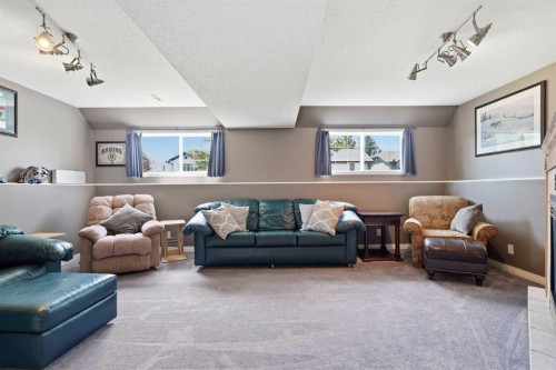 27 Hallgren Drive, Sylvan Lake, AB 