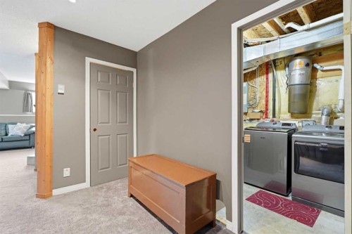 27 Hallgren Drive, Sylvan Lake, AB 