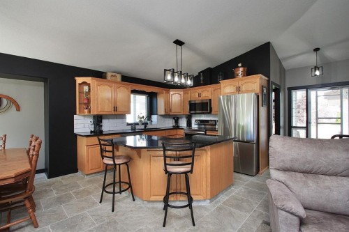 310B Edgewood Close, Camrose, AB - Indoor Photo Showing Kitchen