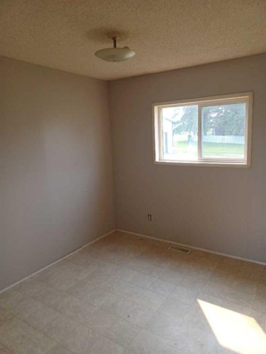 Unit 4-4506 50 Avenue, Bentley, AB 