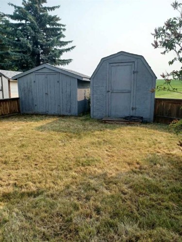 Unit 4-4506 50 Avenue, Bentley, AB 