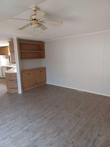 Unit 4-4506 50 Avenue, Bentley, AB 