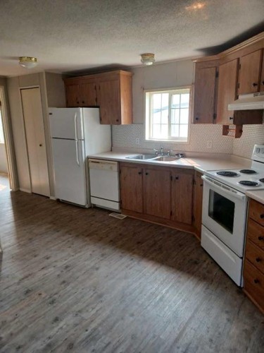Unit 4-4506 50 Avenue, Bentley, AB 