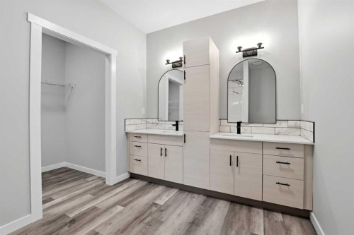 5242 51 Street, Lacombe, AB - Indoor Photo Showing Bathroom