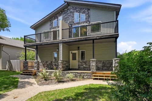 5242 51 Street  Lacombe, AB T4L 1H7