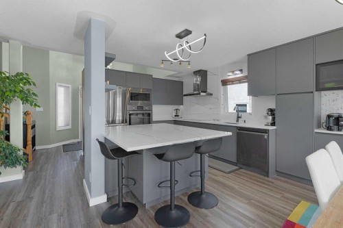 44 Lakes Close, Lacombe, AB - Indoor Photo Showing Kitchen With Upgraded Kitchen