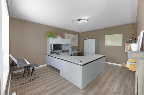 44 Lakes Close, Lacombe, AB - Indoor