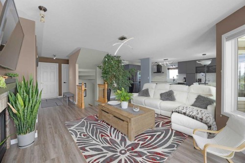 44 Lakes Close, Lacombe, AB - Indoor Photo Showing Other Room