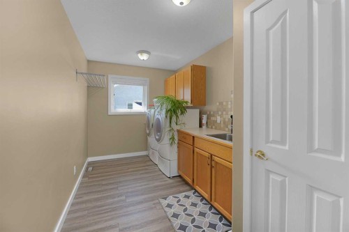 44 Lakes Close, Lacombe, AB - Indoor Photo Showing Laundry Room