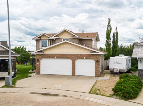 44 Lakes Close, Lacombe, AB - Outdoor