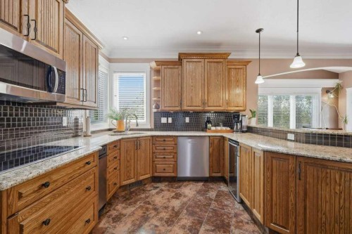 28 Oakdale Place, Red Deer, AB - Indoor Photo Showing Kitchen