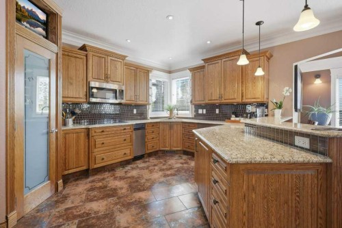 28 Oakdale Place, Red Deer, AB - Indoor Photo Showing Kitchen