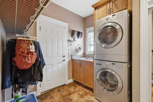 28 Oakdale Place, Red Deer, AB - Indoor Photo Showing Laundry Room