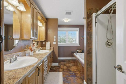 28 Oakdale Place, Red Deer, AB - Indoor Photo Showing Bathroom