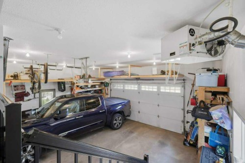 28 Oakdale Place, Red Deer, AB - Indoor Photo Showing Garage