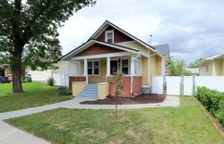 5224 51 Avenue Ponoka, AB T4J 1H8