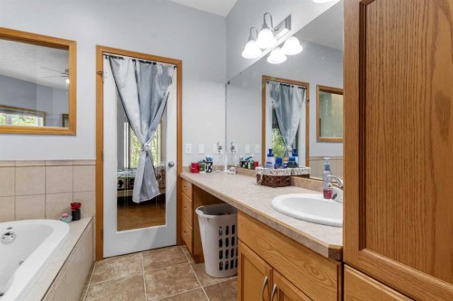 39320-261 Range Road, Rural Lacombe County, AB - Indoor Photo Showing Bathroom