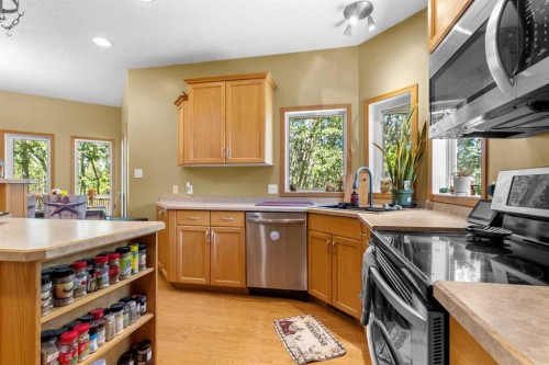 39320-261 Range Road, Rural Lacombe County, AB - Indoor Photo Showing Kitchen