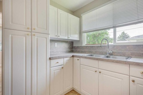 5958 West Park Crescent Crescent North, Red Deer, AB 