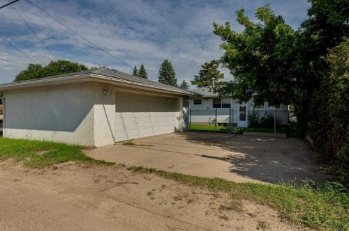 5958 West Park Crescent Crescent North, Red Deer, AB 