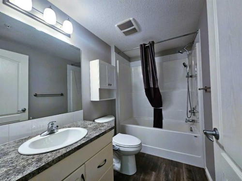 227-6 Michener Boulevard, Red Deer, AB - Indoor Photo Showing Bathroom