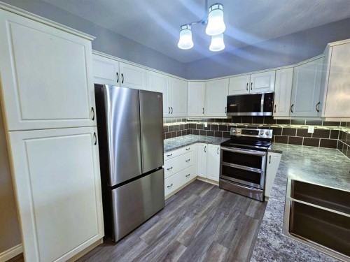 227-6 Michener Boulevard, Red Deer, AB - Indoor Photo Showing Kitchen