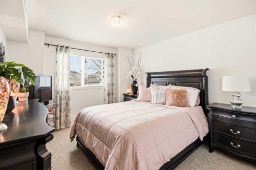 1205-5220 50A Avenue, Sylvan Lake, AB - Indoor Photo Showing Bedroom
