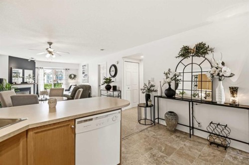 1205-5220 50A Avenue, Sylvan Lake, AB - Indoor Photo Showing Kitchen