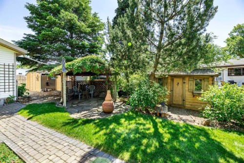 5305 44 Avenue, Red Deer, AB 