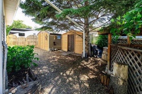 5305 44 Avenue, Red Deer, AB 