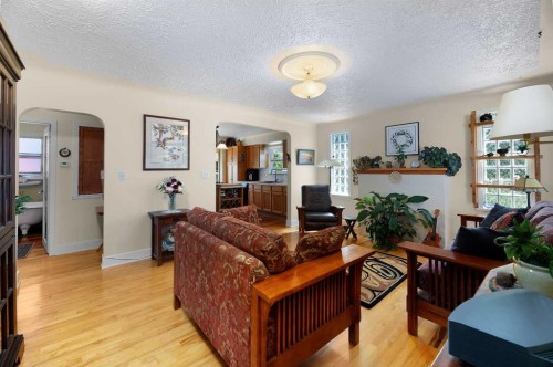 5305 44 Avenue, Red Deer, AB 