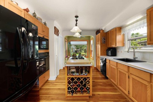 5305 44 Avenue, Red Deer, AB 
