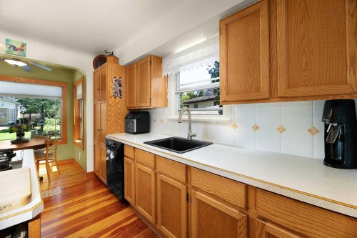 5305 44 Avenue, Red Deer, AB 