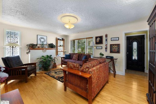 5305 44 Avenue, Red Deer, AB 