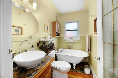 5305 44 Avenue, Red Deer, AB 