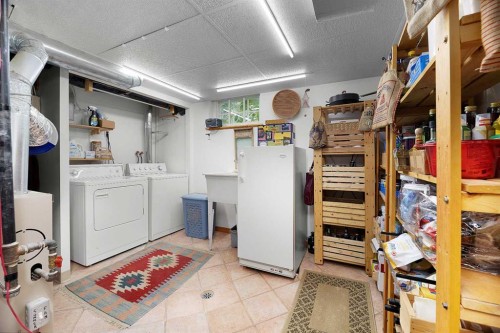 5305 44 Avenue, Red Deer, AB 