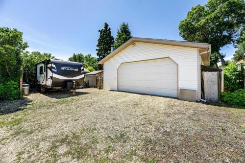 5305 44 Avenue, Red Deer, AB 